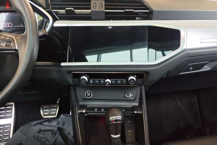 Used Audi Q3 2024 35 TFSI Fashion Dynamic Edition Audio And AC Panel