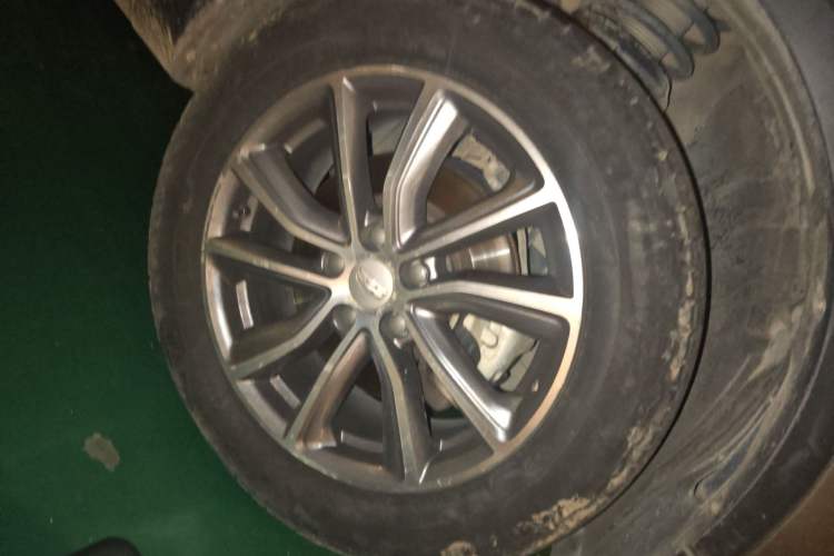 Used Geely Auto Emgrand X7 Sport 2018 1.8TD Automatic Two-Wheel Drive ZhiZun Model with 4G Connectivity