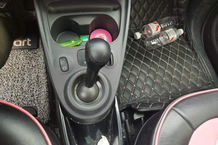 Used smart forfour 2018 1.0L 52kW Passion Edition Gear Lever