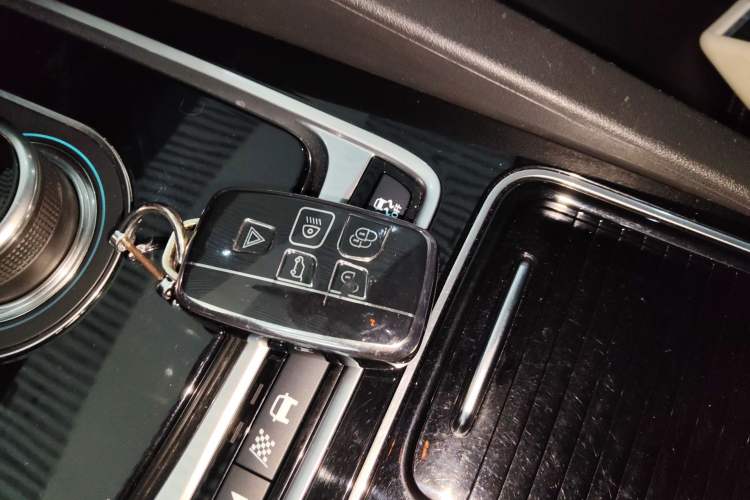 Used Jaguar F-PACE 2018 2.0T Four-Wheel Drive Urban Luxury Edition Vehicle Key