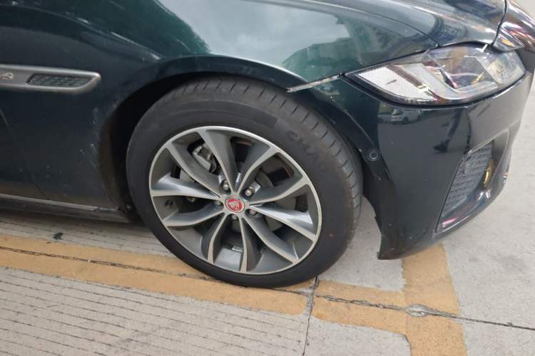 Used Jaguar XFL 2021 XFL 2.0T P250 Two-Wheel-Drive Elite Sport Edition Right Front Wheel Hub