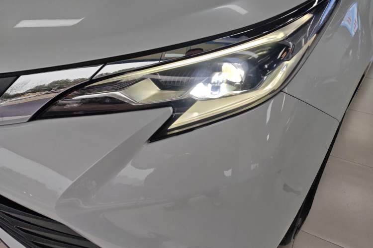 Used Toyota Sienna 2023 2.5L Hybrid Comfort Edition