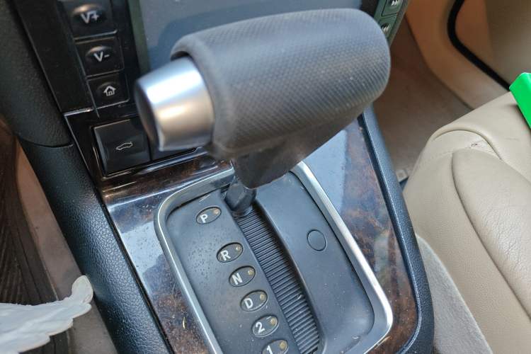 Used Ford Mondeo 2004 2.0L Deluxe Edition
