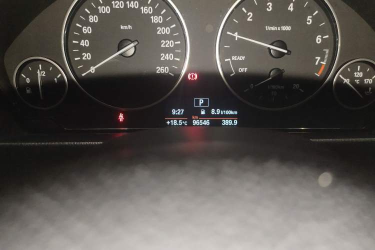 Used BMW 3 Series GT 2013 320i Leading Model Odometer Close Up