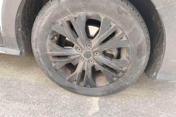 Used Volkswagen C-TREK 2017 230TSI DSG Comfort Version Right Front Wheel Hub