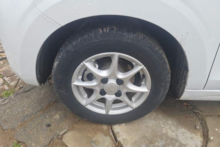 Used Roewe Clever 2022 311km QiQi BoBo Edition Left Front Wheel Hub