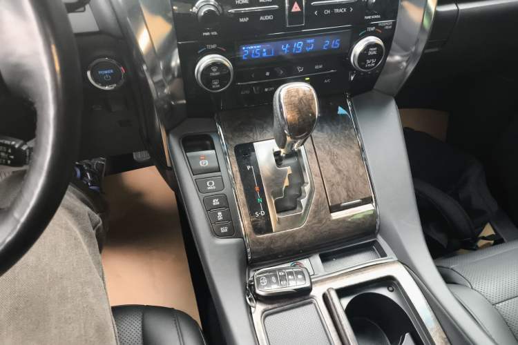 Used Toyota Alphard 2021 Dual-Engine 2.5L Luxury Edition
