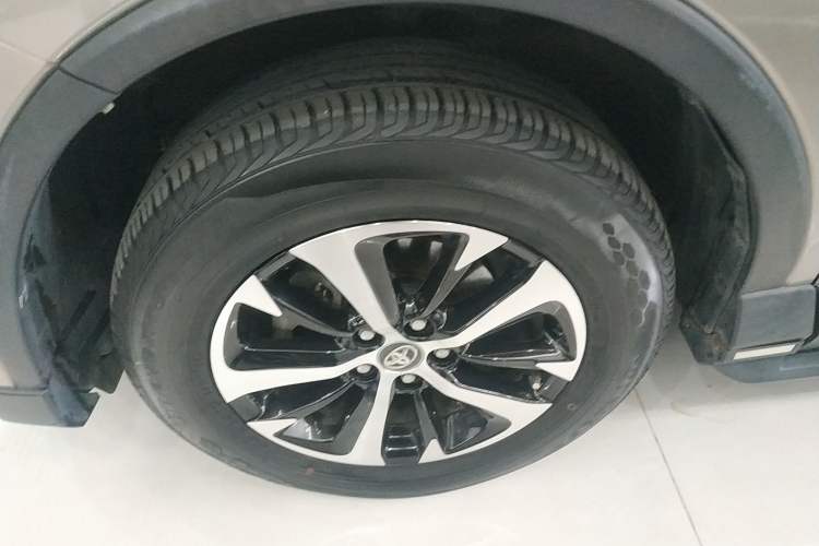 Used Toyota RAV4 2016 2.0L CVT Two-Wheel Drive Fashion Edition China V Standard