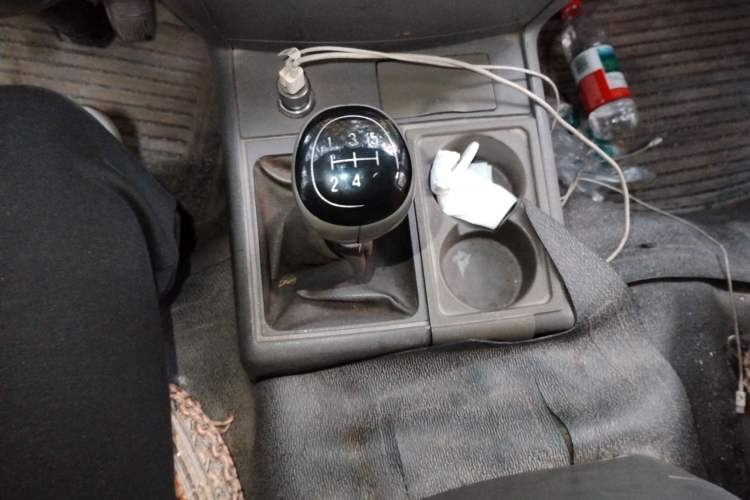 Used Jinbei Hiace 2011 2.0L 5th Generation Kuaiyunwang Standard Version 4G19 Gear Lever
