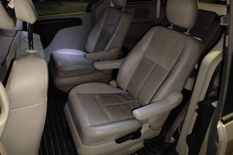 Used Chrysler Grand Voyager 2013 3.6L Luxury Edition
