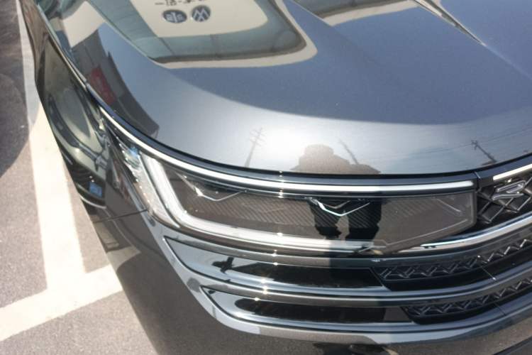 Used Volkswagen Tavendor 2024 380TSI All-Wheel-Drive R-Line Cruise Premium Edition Right Front Headlight