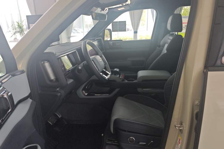 Used Formula Leopard 5 2023 Explore Edition Left Front Seat