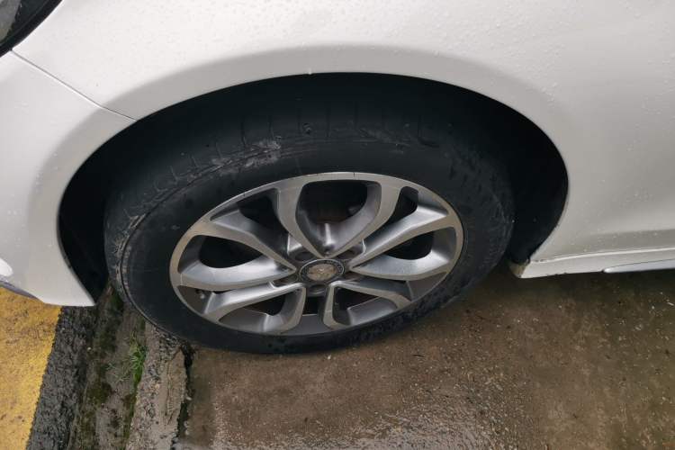 Used Mercedes-Benz C-Class 2015 Restyled C 180 L Sport Edition Left Front Wheel Hub