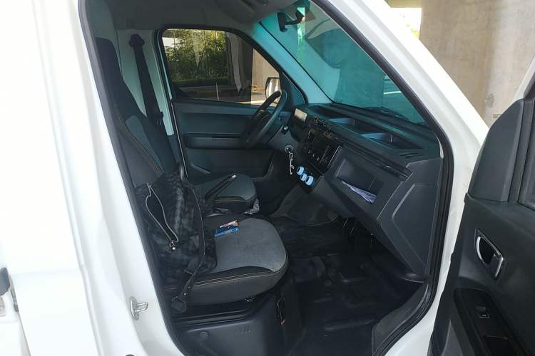 Used Farizon Xingxiang F1E 2023 Evesight Cargo Van with 41.86 kWh
