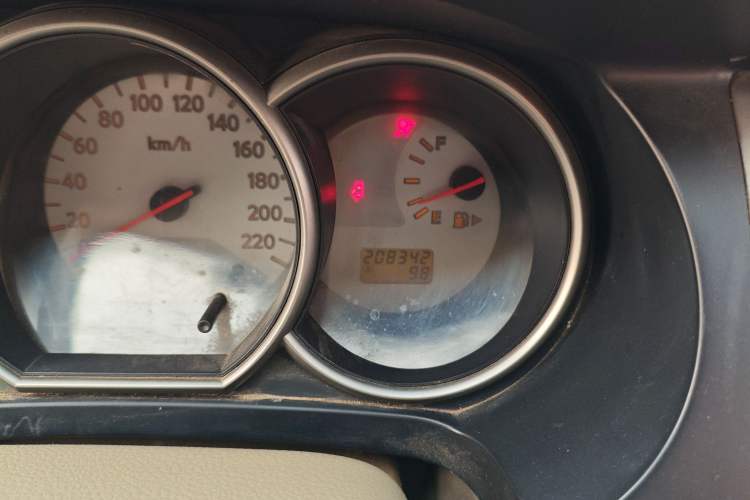 Used Nissan Livina 2010 Jingyue Edition 1.6L Manual All-Around Model Odometer Close Up
