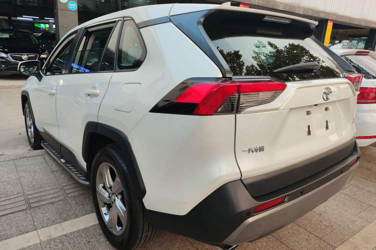 Used Toyota RAV4 2020 2.0L CVT Two-Wheel Drive Fashion PLUS Edition Rear Left 45 Deg