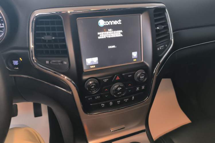 Used Jeep Grand Cherokee 2016 3.0L Comfort Navigation Edition Audio And AC Panel