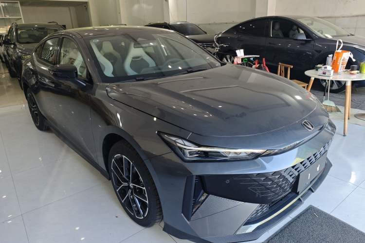 Used CHANGAN UNI-V iDD 2024 Blue Whale Smart Electric iDD 136km Luxury Model
