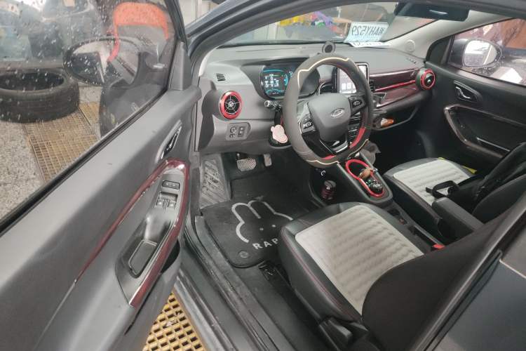 Used Chery QQ Little Ant 2022 Revised Version Sweet Pink Edition Half-Sugar Version Lithium Iron Phosphate 30.7 kWh 30 kW 301 km
