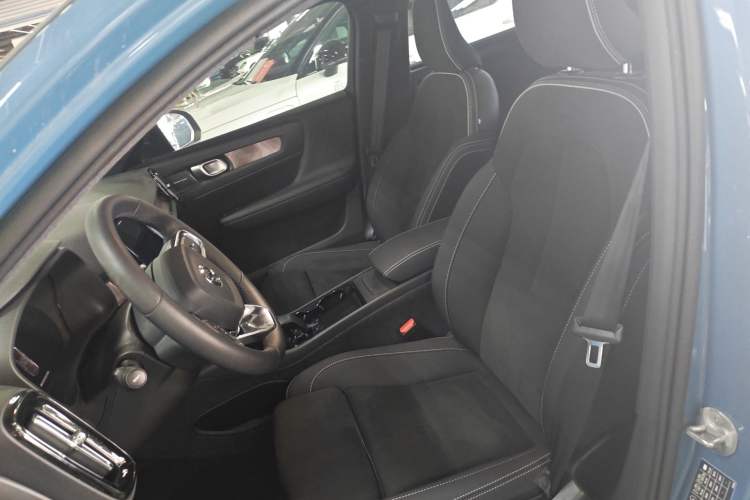 Used Volvo C40 2024 Long-Range PRO Version
