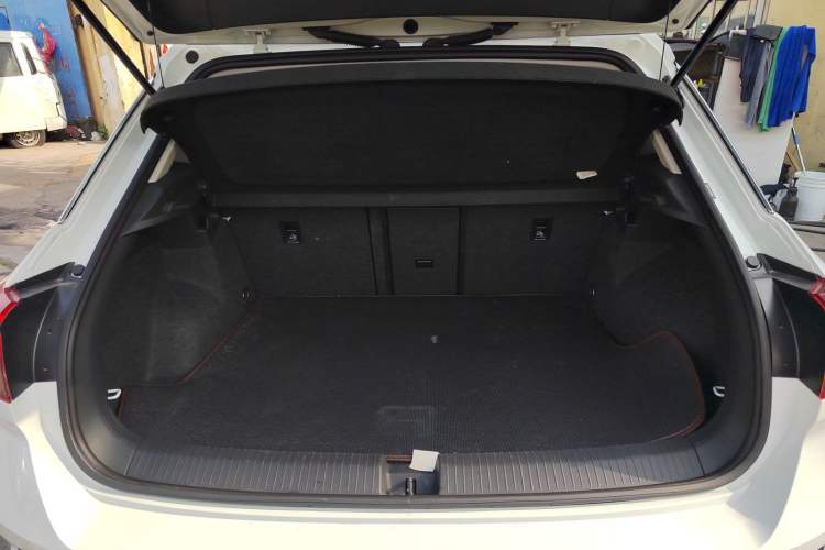 Used Volkswagen T-ROC 2020 230TSI DSG Two-Wheel Drive Advanced Version Trunk