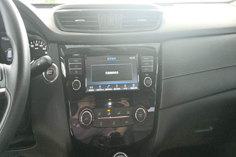 Used Nissan X-Trail 2017 2.0L CVT Comfort Edition 2WD Audio And AC Panel