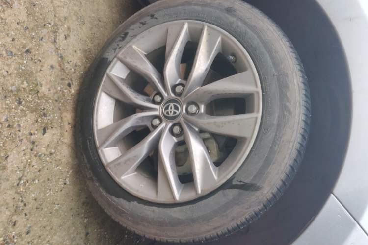 Used Toyota Avalon 2019 Dual-Engine 2.5L Luxury Edition China VI Standard
