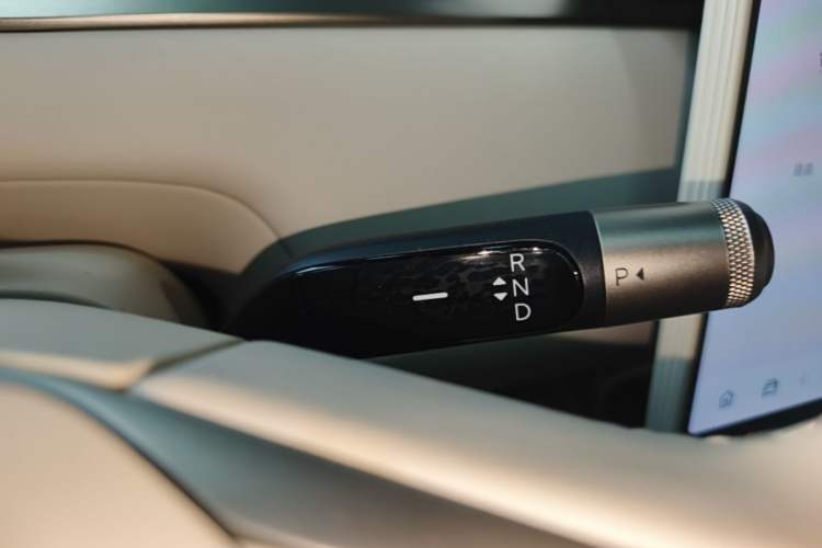 Used ONVO Luxeed L90 2025 Model—Ultra Six-Seater Version
