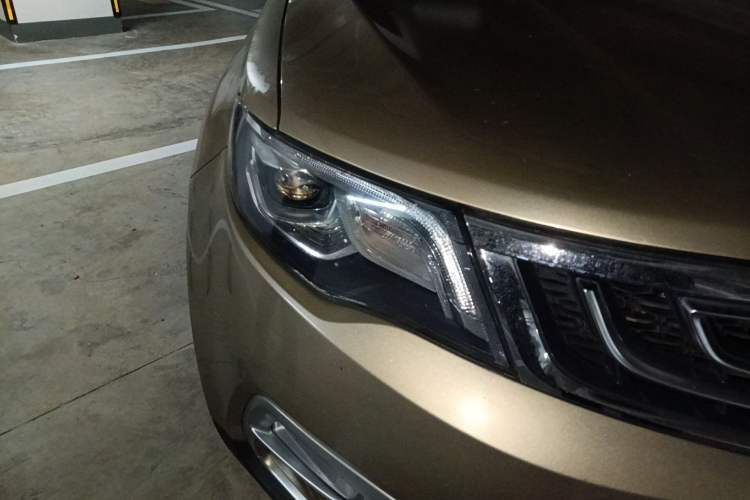 Used Geely Auto Emgrand X7 Sport 2016 1.8TD Automatic Smart Model Right Front Headlight