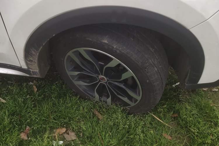 Used Roewe RX5 2016 20T Two-Wheel Drive Automatic Internet Smart Edition Right Front Wheel Hub