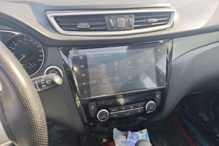 Used Nissan X-Trail 2015 2.0L CVT Comfort MAX Edition 2WD Audio And AC Panel