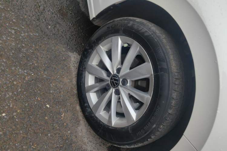 Used Volkswagen Bora 2021 280TSI DSG Elite Smart Connectivity Version Right Front Wheel Hub