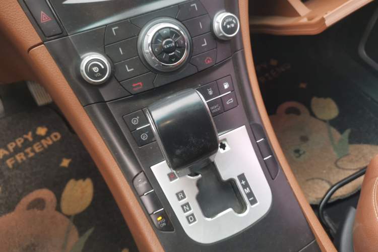 Used Luxgen Great 7 SUV 2011 2.2T Two-Wheel Drive Smart Version Gear Lever