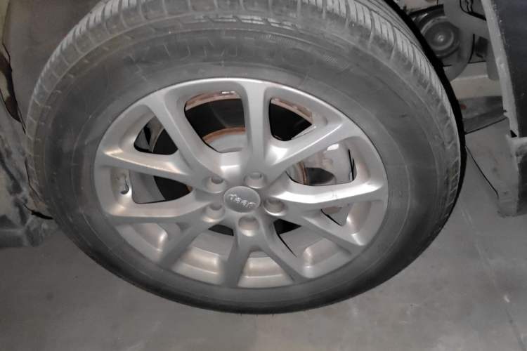 Used Jeep Cherokee 2016 2.4L Leading Smart Version
