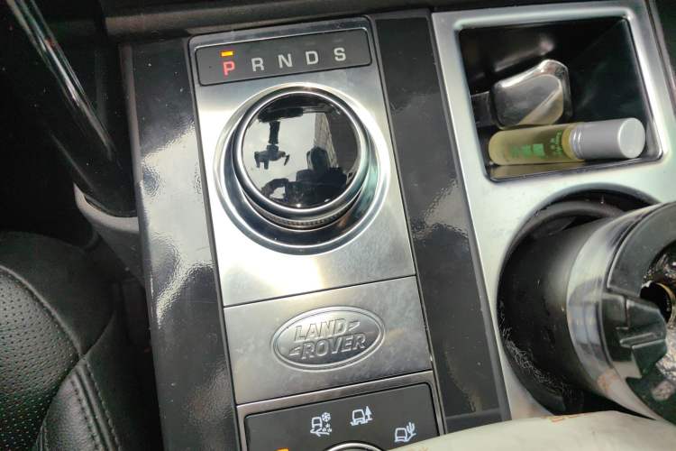 Used Land Rover Discovery 2019 3.0 SC V6 SE Gear Lever