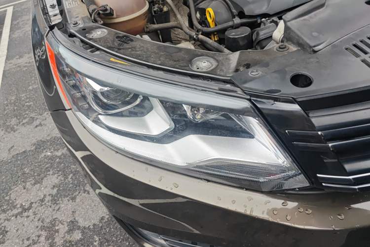 Used Volkswagen Tiguan 2016 300TSI Automatic All-Wheel Drive Fashion Vision Edition Right Front Headlight