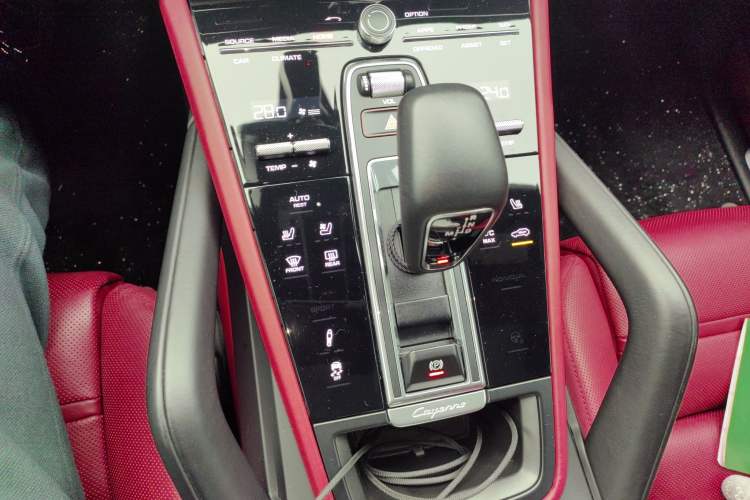 Used Porsche Cayenne 2023 Cayenne Coupé 3.0T Platinum Edition Gear Lever