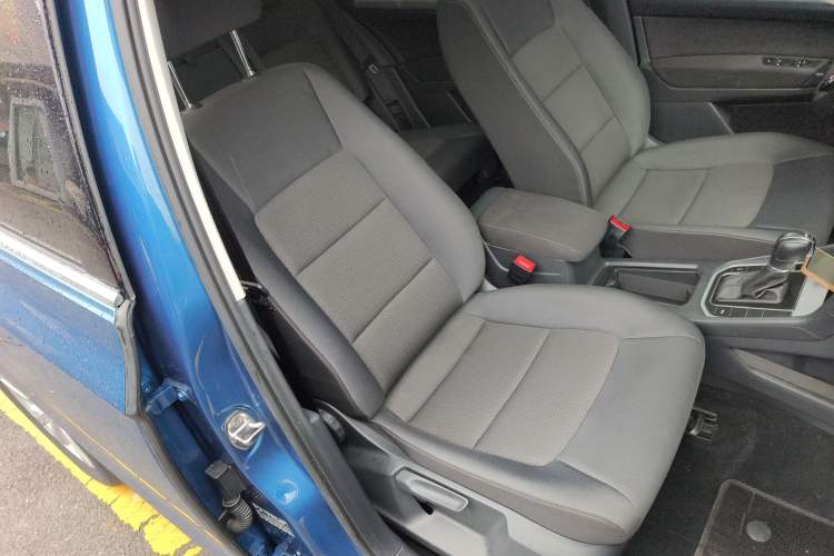 Used Volkswagen Golf Sportsvan 2016 230TSI Automatic Trend Edition Right Front Seat