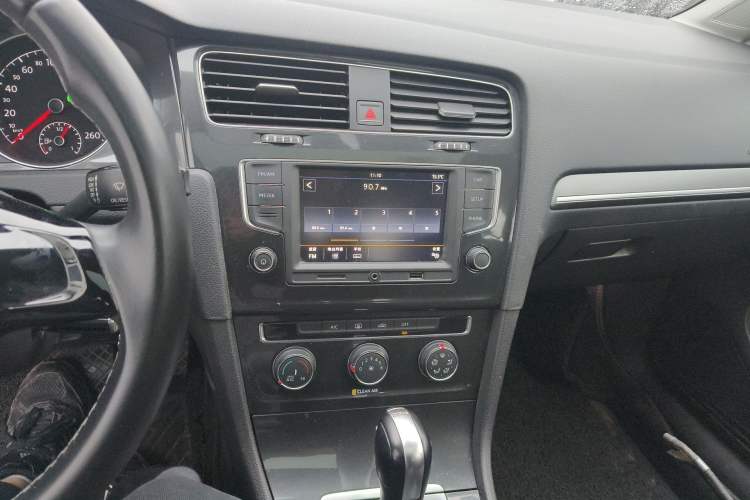 Used Volkswagen Golf 2017 230TSI Automatic Comfort Edition – Celebrating Milestone of One Million Units Audio And AC Panel