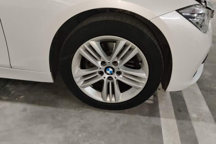 Used BMW 3 Series 2017 318i Fashion Model Right Front Wheel Hub