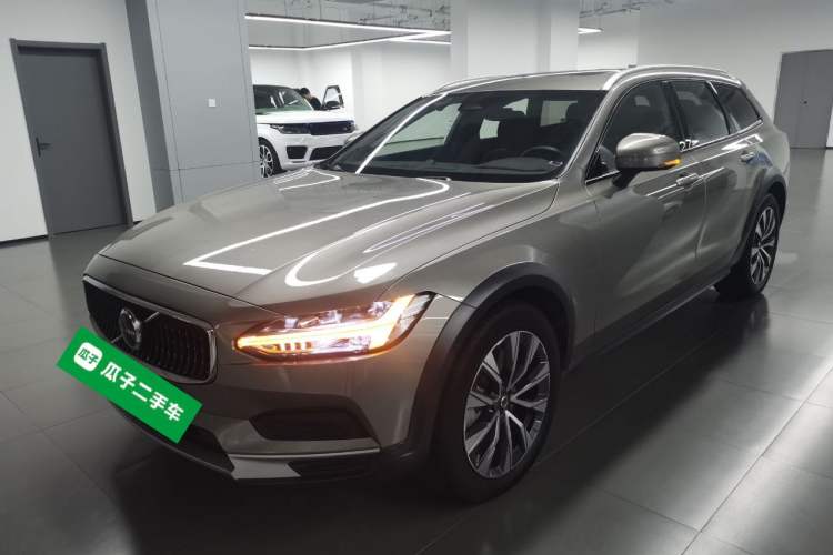 Used Volvo V90 2022 Cross Country B5 AWD Smart Range Edition