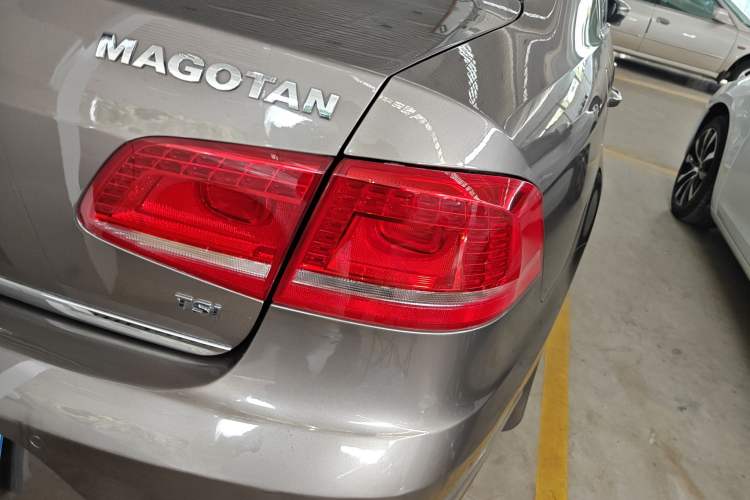 Used Volkswagen Magotan 2013 2.0 TSI Prestige Model
