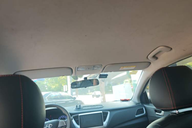 Used Hyundai Verna (new generation) 2016 1.4L Automatic Cool Edition GLS Headliner