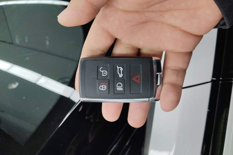 Used Land Rover Range Rover Evoque 2021 Range Rover Evoque 200 PS R-Dynamic Standard Elite Edition
