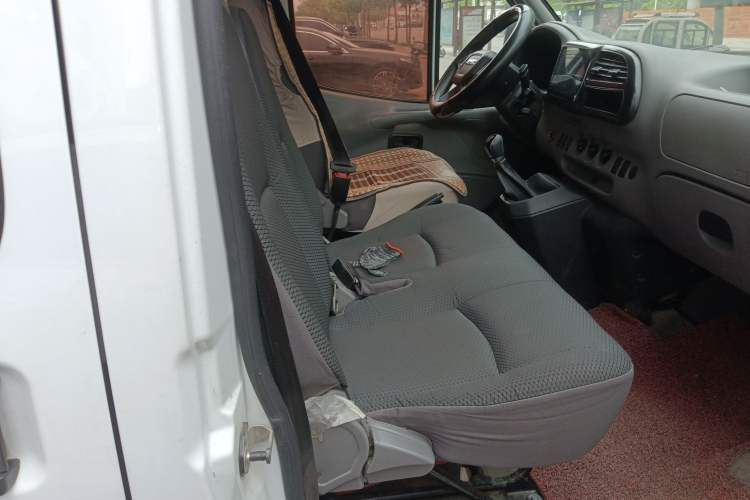 Used JMC Transit 2017 2.8T Commercial Version Short Wheelbase Mid-Roof 6/7/8-Seater JX493 Right Front Seat