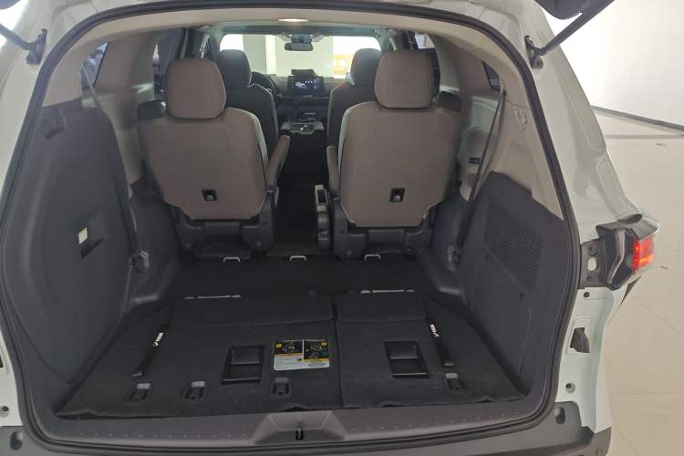 Used Toyota SIENNA 2024 2.5L Hybrid Comfort Edition