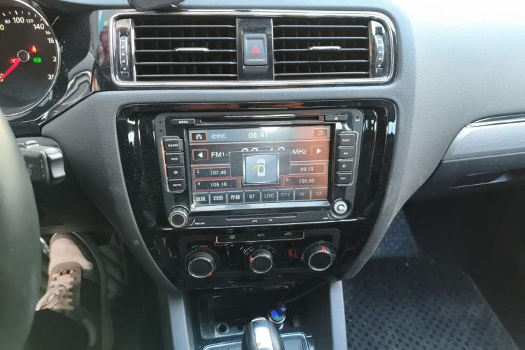 Used Volkswagen Sagitar 2015 1.6L Automatic Comfort Model
