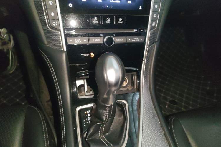 Used Infiniti Q50L 2015 2.0T Enjoyment Edition Gear Lever