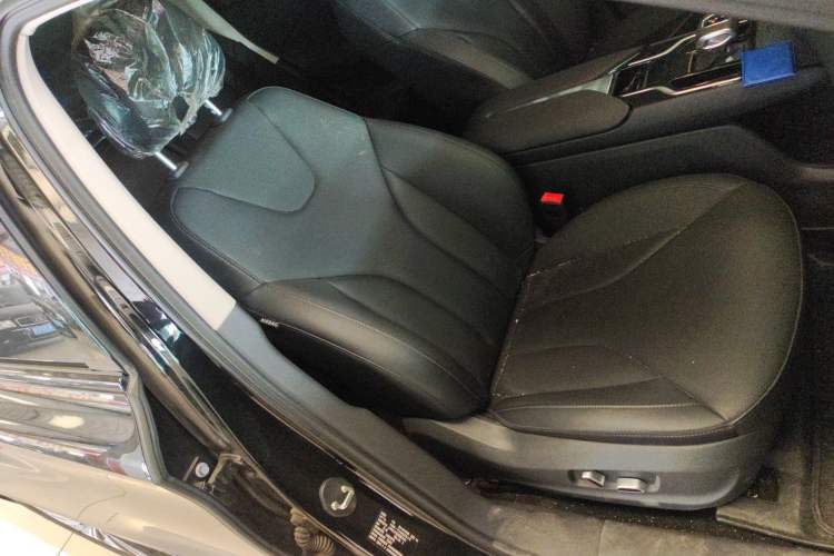 Used Hongqi E-QM5 2024 610 km PLUS Right Front Seat