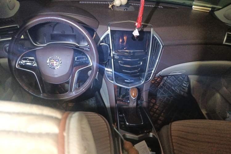 Used Cadillac SRX 2014 3.0L Leading Model Center Console